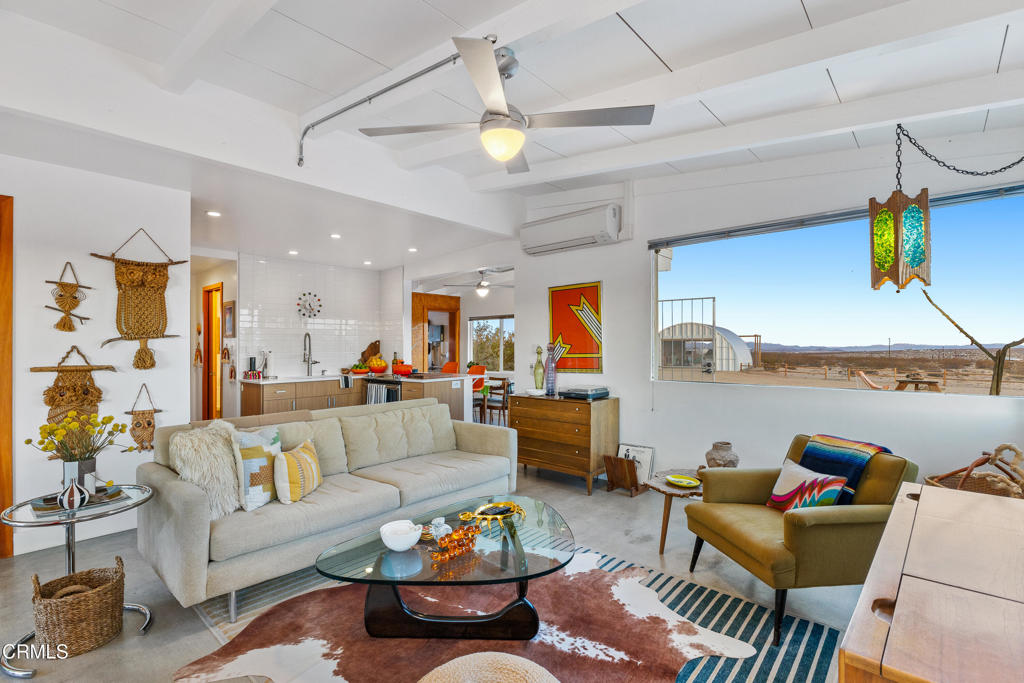 66336 Brant Crossing Road Joshua Tree, CA 92252 - Photo 3 of 27 Living room