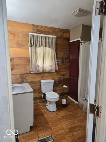 $119,999 | 2845 West 3rd Avenue, Clinton, IN 47842