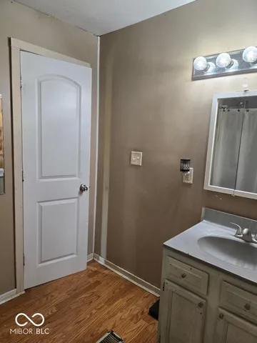 $119,999 | 2845 West 3rd Avenue, Clinton, IN 47842