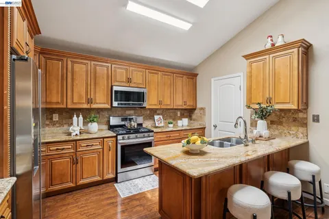 $1,169,000 | 33166 Basswood Avenue, Union City, CA 94587