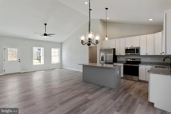 a view of empty room with ceiling fan