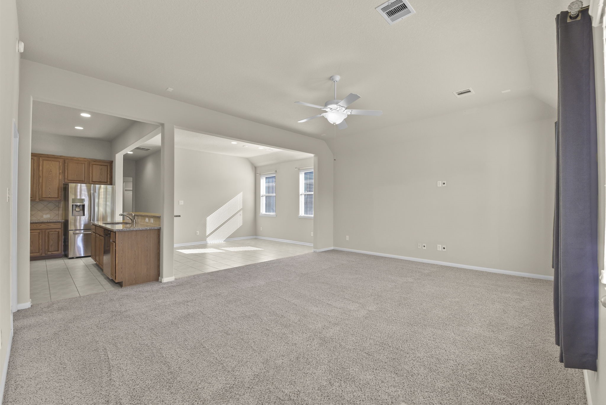 39 Butternut Grove Place Tomball, TX 77375 - Photo 8 of 35 a view of a livingroom with a kitchen