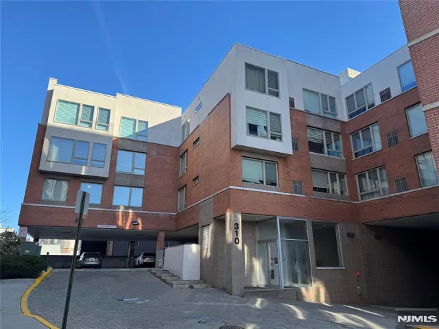$3,400 | 310 Cliff Lane, Unit 4E, Cliffside Park, NJ 07010