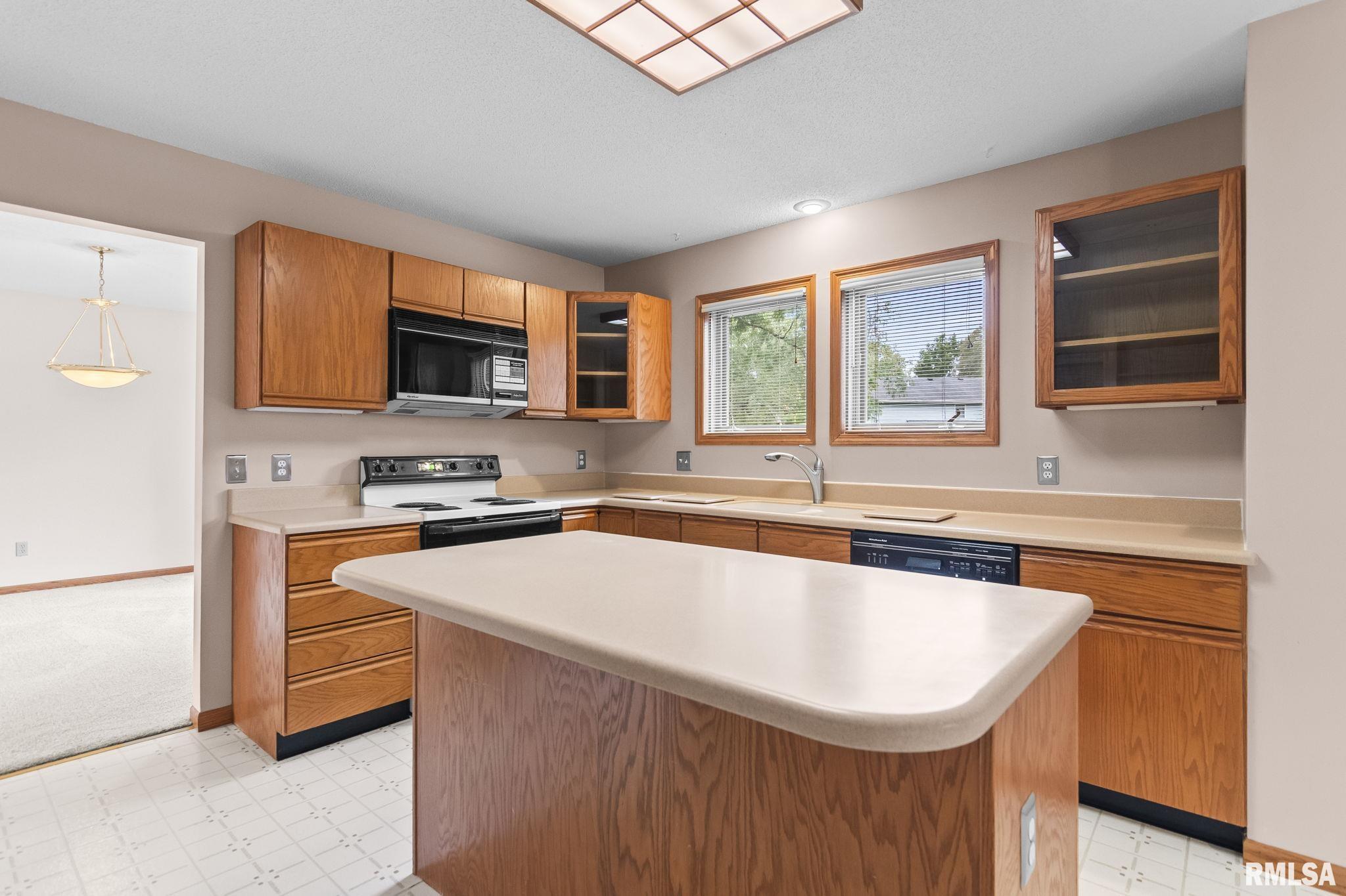 209 Prestwick Road Springfield, IL 62702 - Photo 17 of 31 Gallery Image 17
