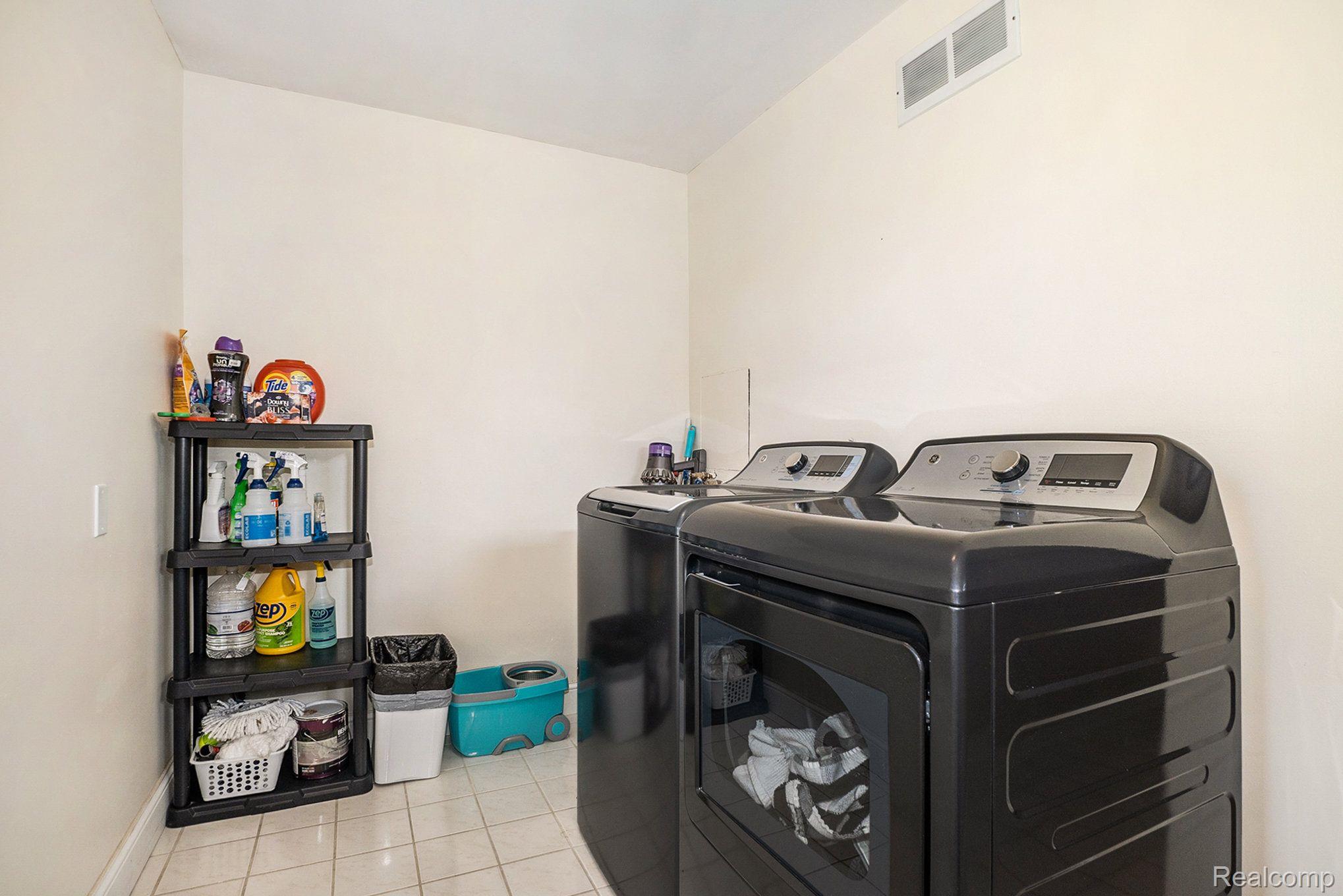 12579 Hill Road Memphis, MI 48041 - Photo 15 of 26 Gallery Image 15