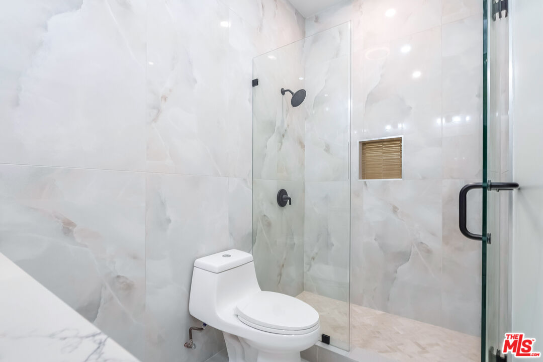 5822 Saloma Avenue Sherman Oaks, CA 91411 - Photo 12 of 22