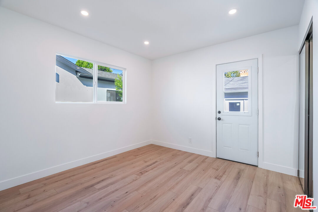 5822 Saloma Avenue Sherman Oaks, CA 91411 - Photo 13 of 22