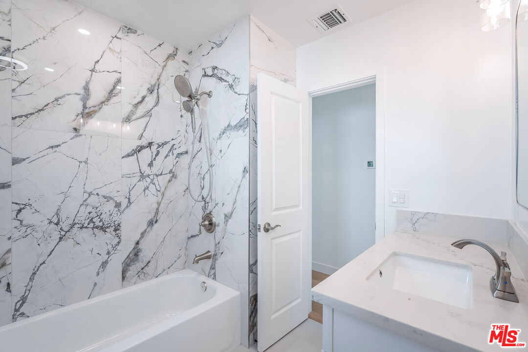 5822 Saloma Avenue Sherman Oaks, CA 91411 - Photo 14 of 22