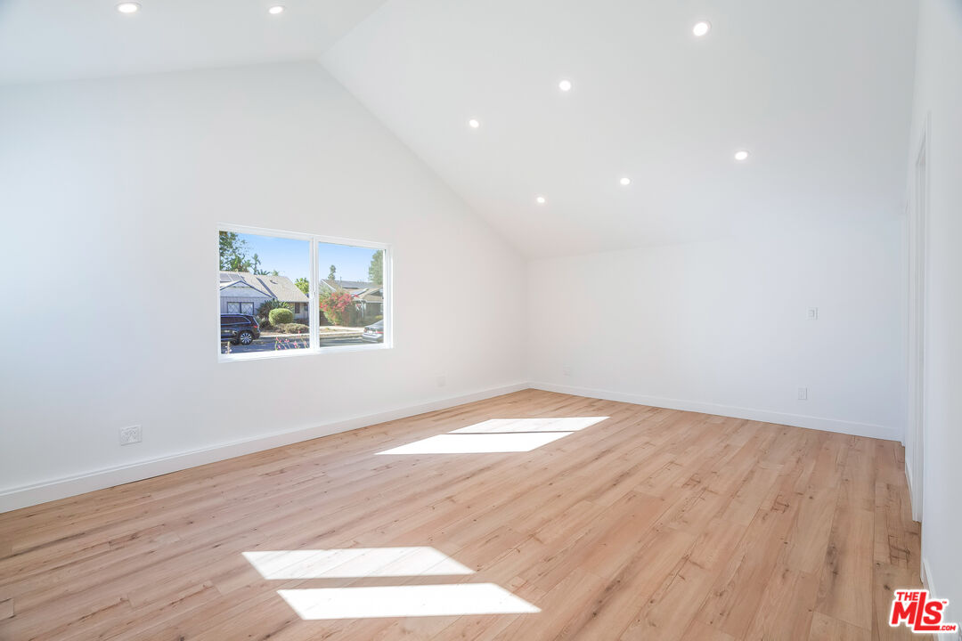 5822 Saloma Avenue Sherman Oaks, CA 91411 - Photo 9 of 22