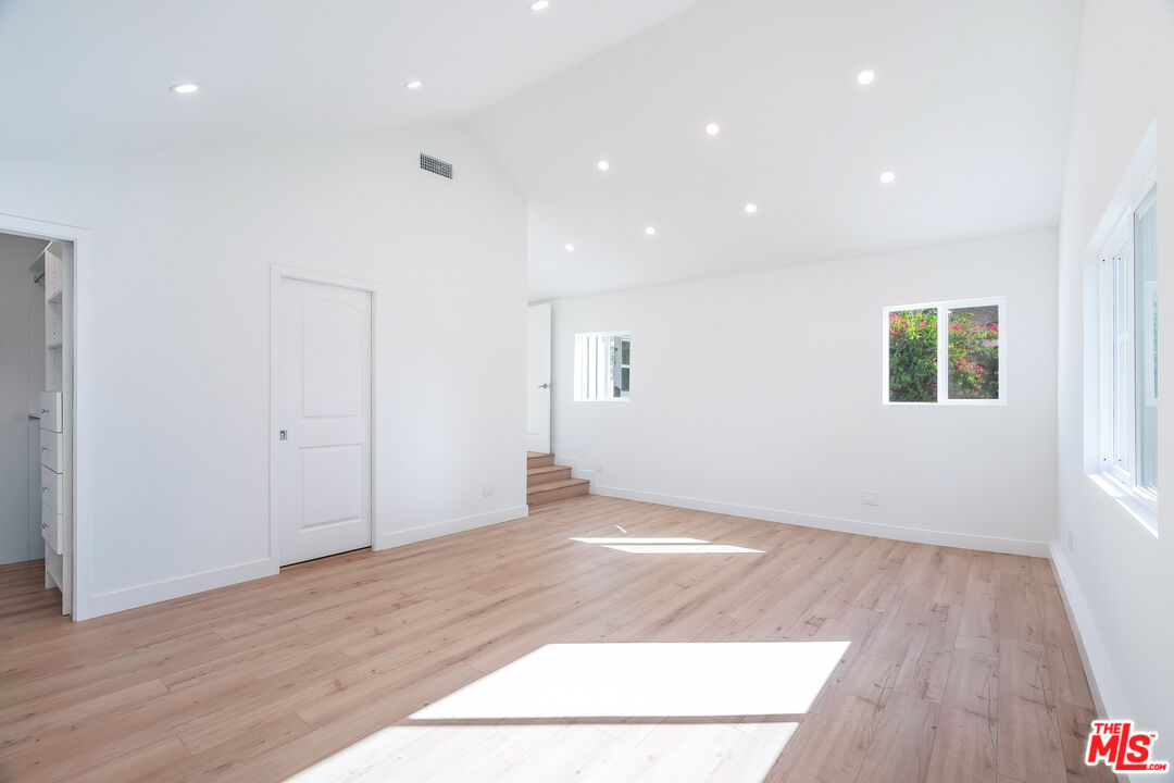 5822 Saloma Avenue Sherman Oaks, CA 91411 - Photo 10 of 22