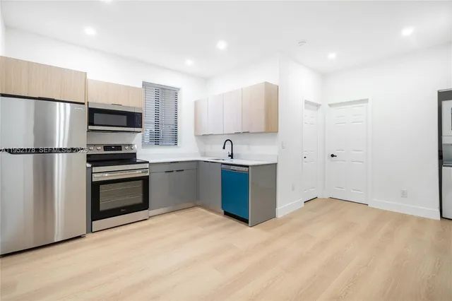 $2,400 | 629 Southwest 10th Avenue, Unit 1, Miami, FL 33130