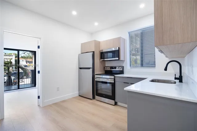 $2,400 | 629 Southwest 10th Avenue, Unit 1, Miami, FL 33130