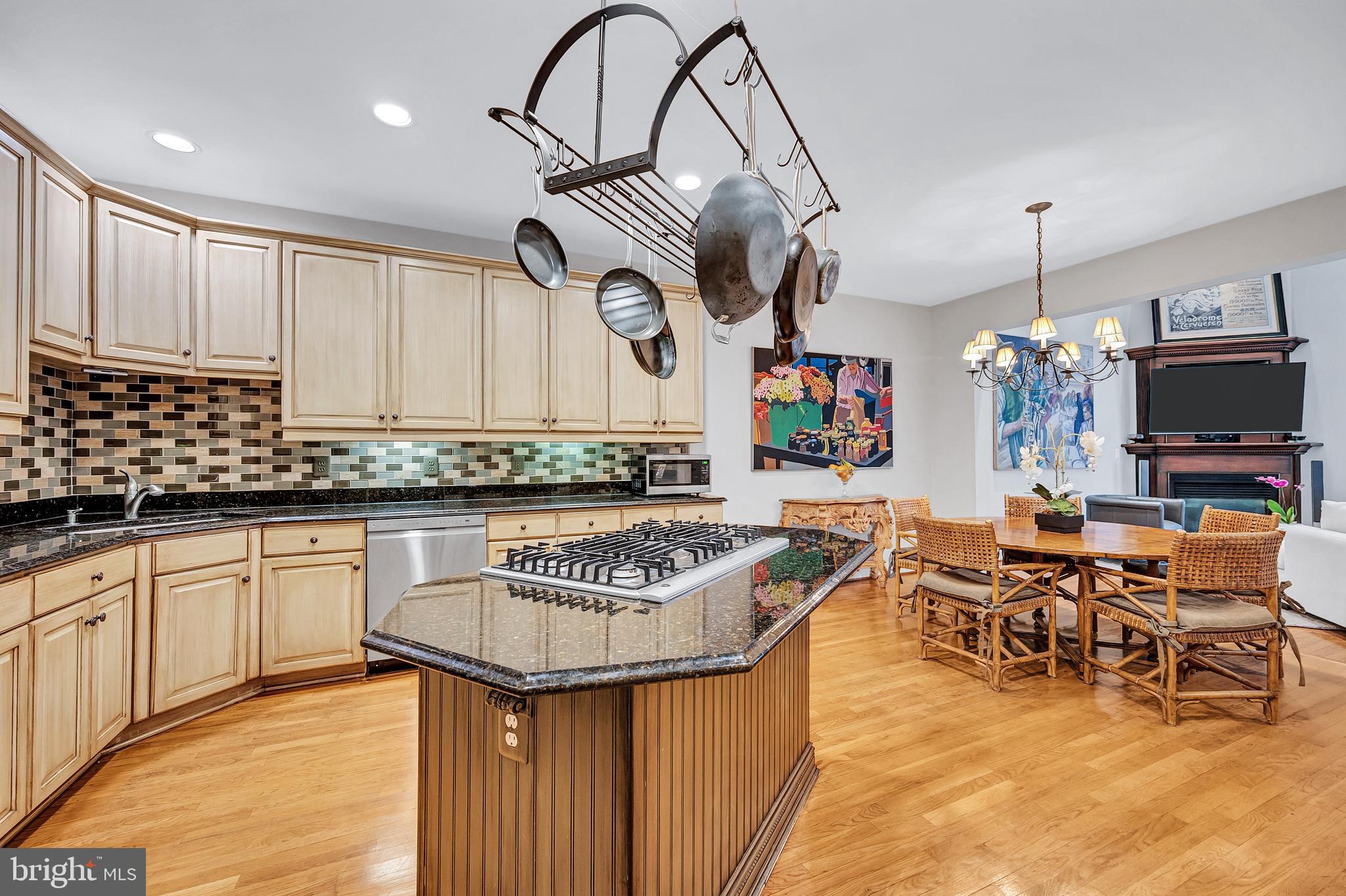 10918 Bells Ridge Drive Potomac, MD 20854 - Photo 20 of 41 a very nice looking kitchen with a large window