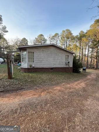 a view of a house with a backyard
