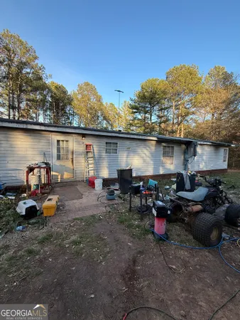 a view of a backyard with sitting area and furniture
