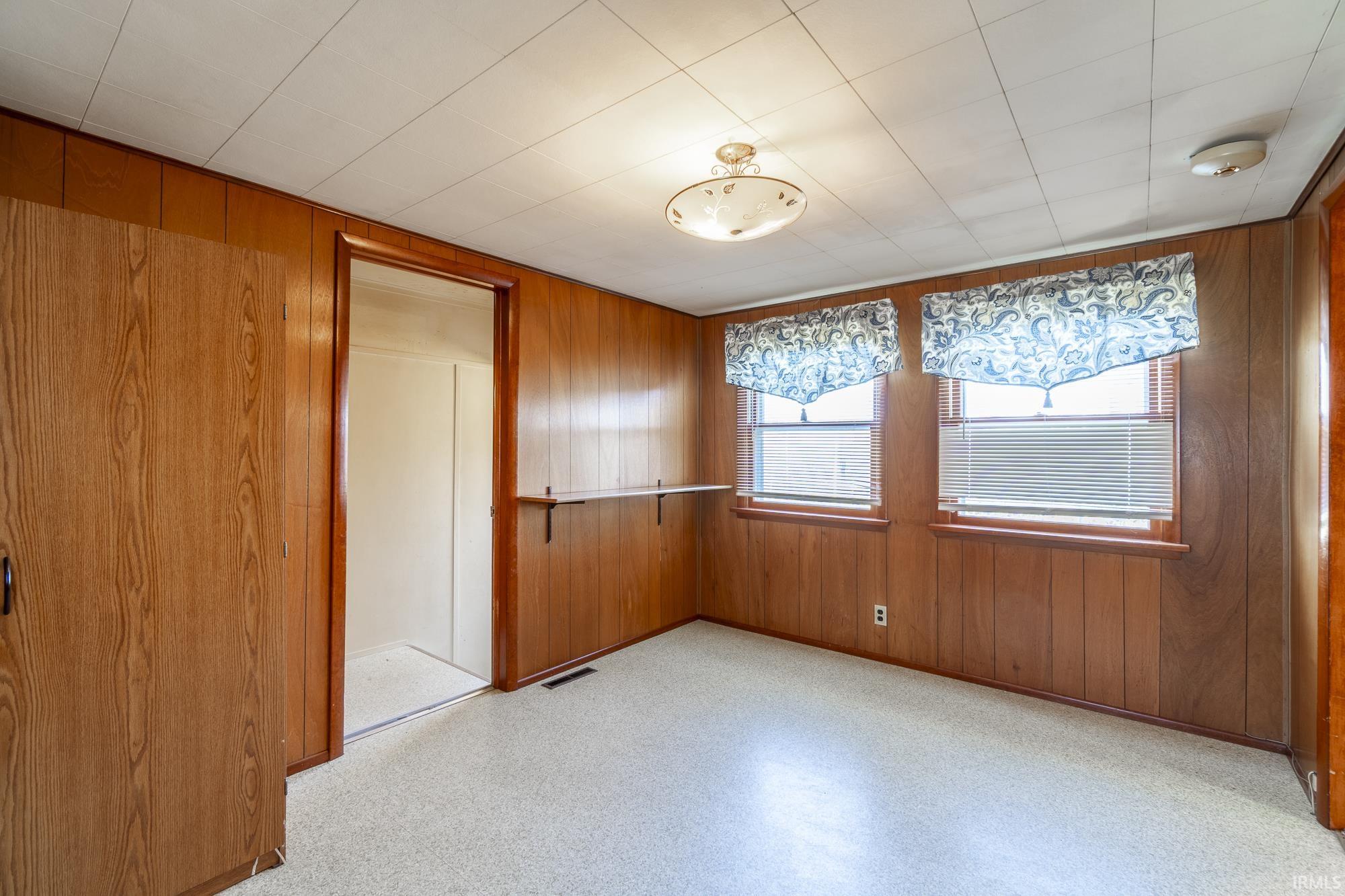 2108 Riverside Drive Huntington, IN 46750 - Photo 17 of 36 Gallery Image 17