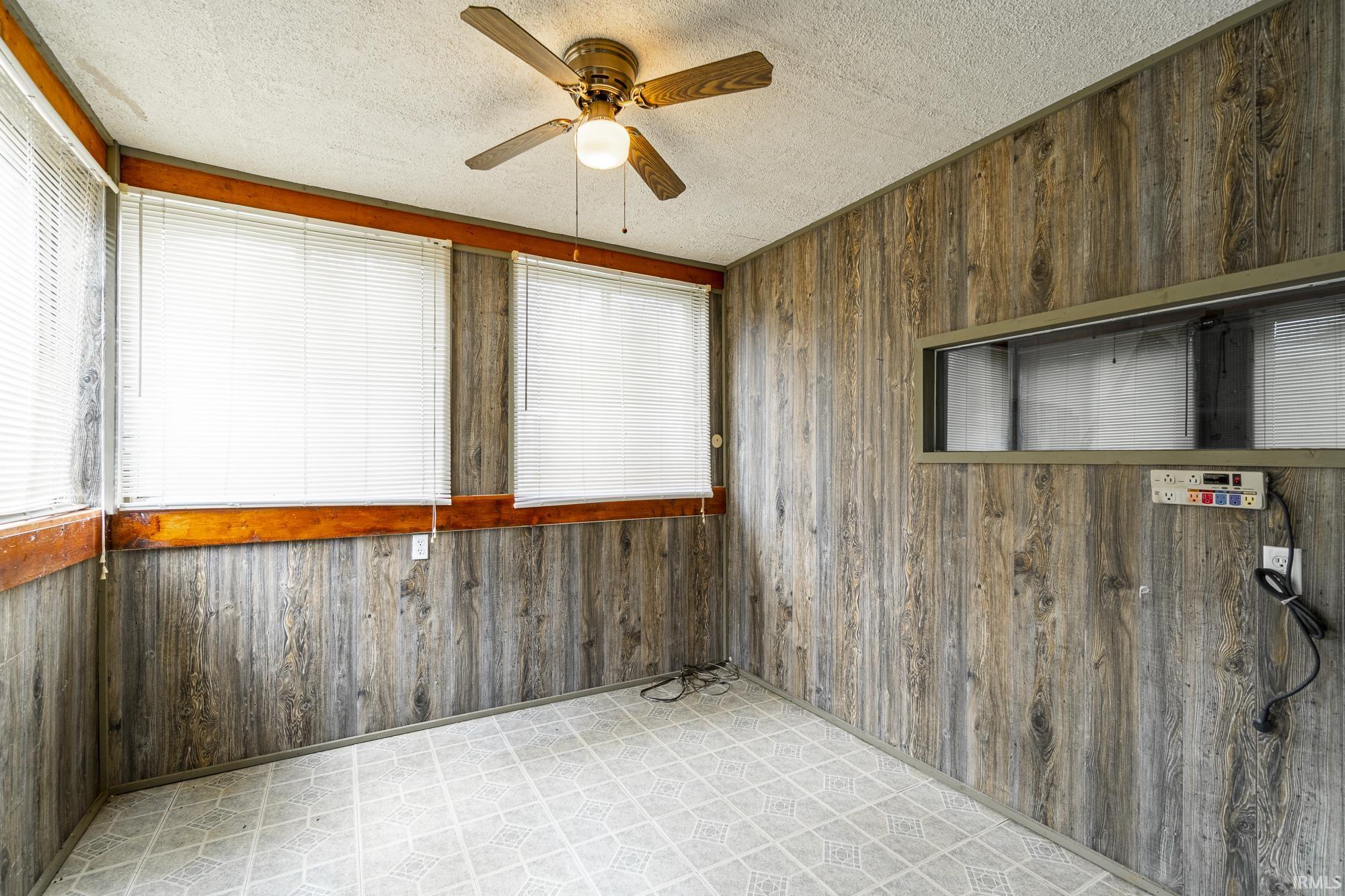 2108 Riverside Drive Huntington, IN 46750 - Photo 32 of 36 Gallery Image 32
