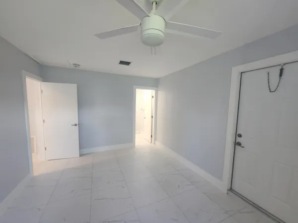 $1,700 | 511 Northwest 60th Way, Unit EAST APARTMENT, Hollywood, FL 33024