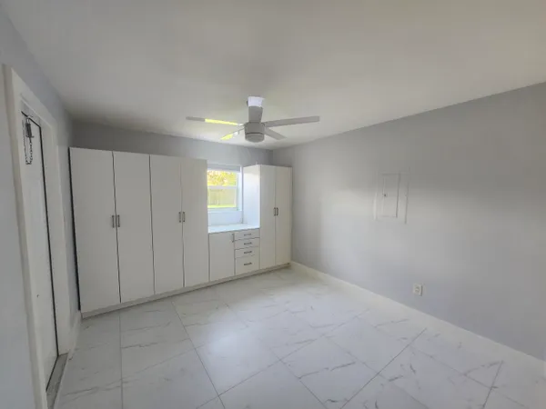 $1,700 | 511 Northwest 60th Way, Unit EAST APARTMENT, Hollywood, FL 33024