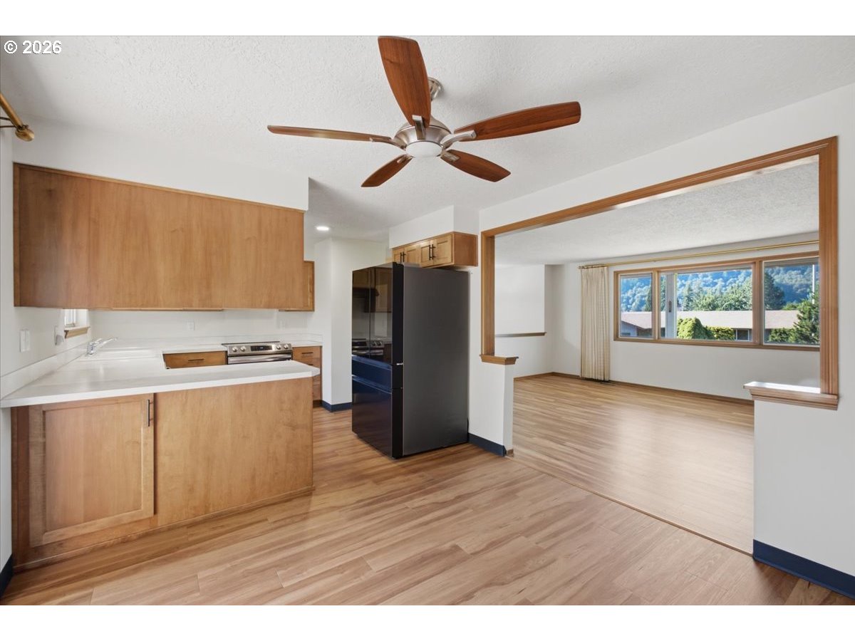 895 Northwest 3rd Street Gresham, OR 97030 - Photo 11 of 41