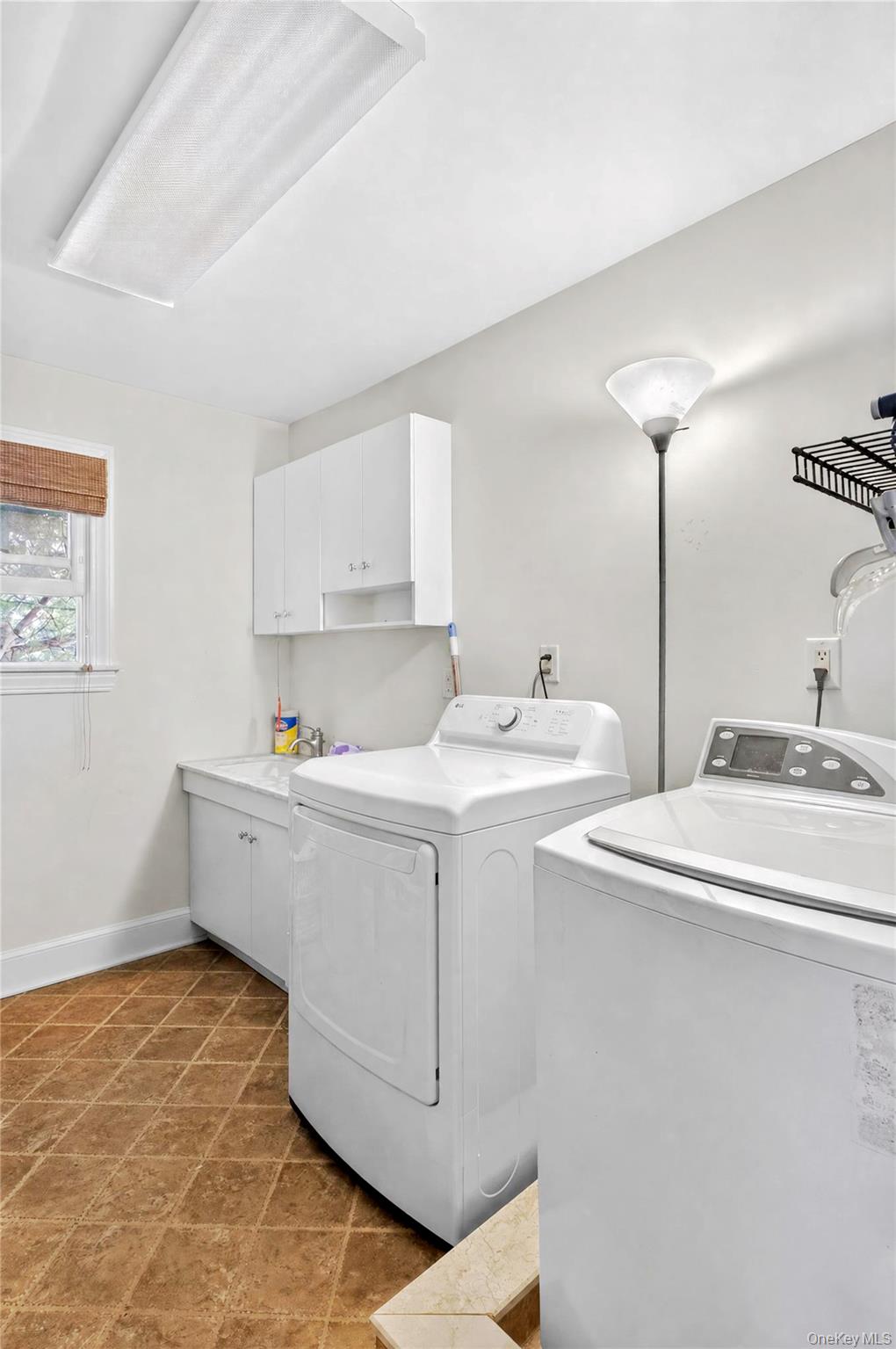 3414 Manchester Road Wantagh, NY 11793 - Photo 21 of 29 Gallery Image 21