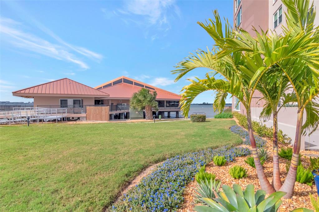634 Edgewater Drive, Unit 848 Dunedin, FL 34698 - Photo 15 of 40 a front view of a house with a garden