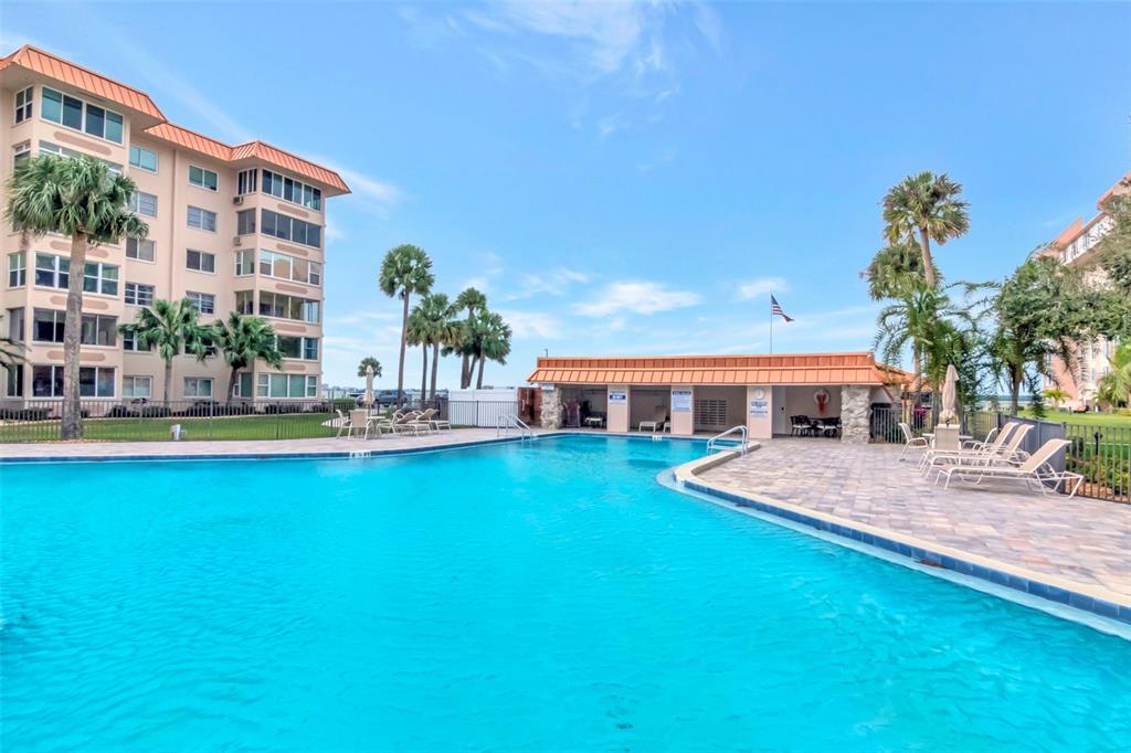 634 Edgewater Drive, Unit 848 Dunedin, FL 34698 - Photo 17 of 40 a front view of a building with garden