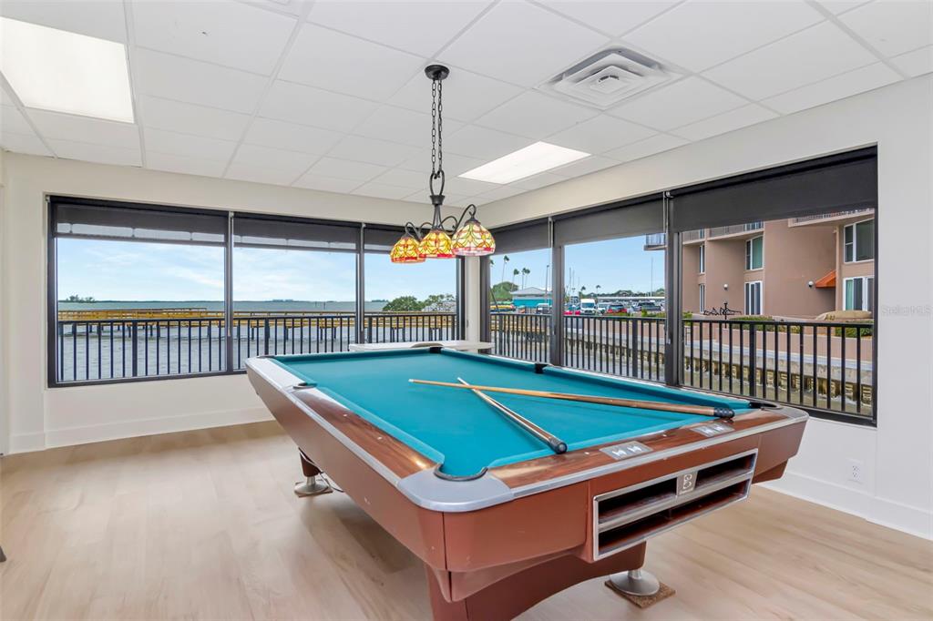 634 Edgewater Drive, Unit 848 Dunedin, FL 34698 - Photo 31 of 40 a room with pool table