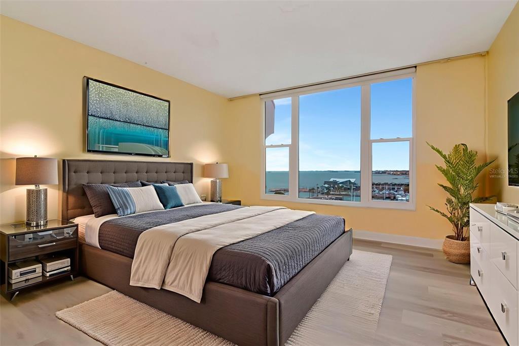 634 Edgewater Drive, Unit 848 Dunedin, FL 34698 - Photo 8 of 40 a bedroom with a large bed and a window