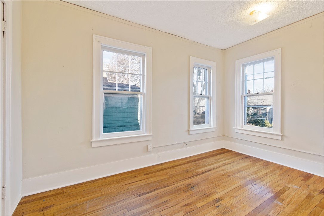 114 Laburnam Crescent Rochester, NY 14620 - Photo 3 of 20