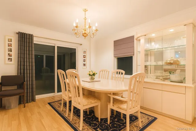 $958,000 | 9 Bagley Avenue, Albertson, NY 11507