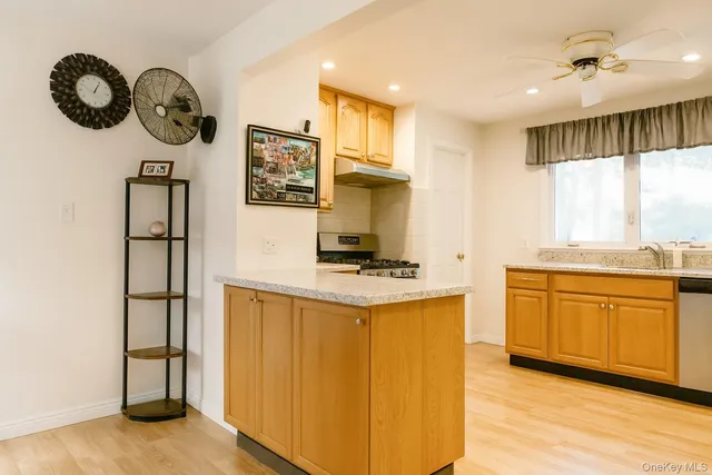 $958,000 | 9 Bagley Avenue, Albertson, NY 11507