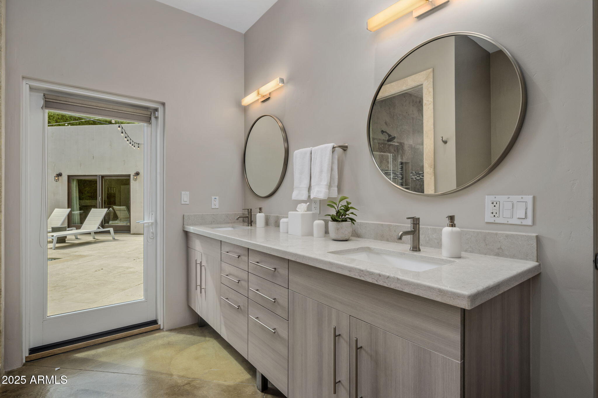 219 East Oregon Avenue Phoenix, AZ 85012 - Photo 17 of 37 Primary Bath