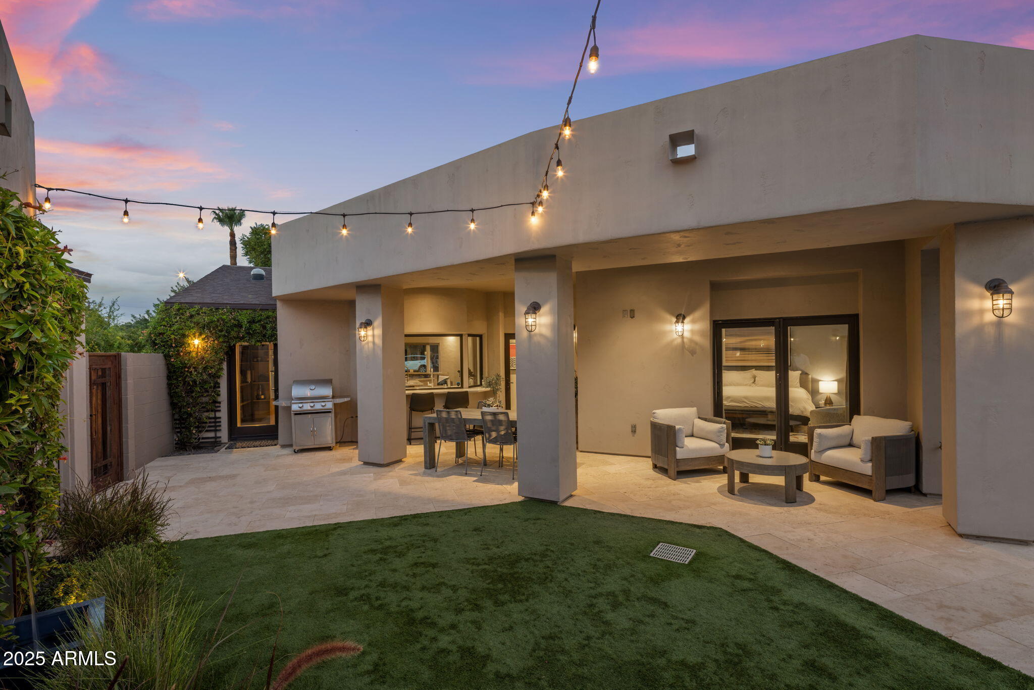219 East Oregon Avenue Phoenix, AZ 85012 - Photo 25 of 37 Outdoor Dining & Sitting Areas
