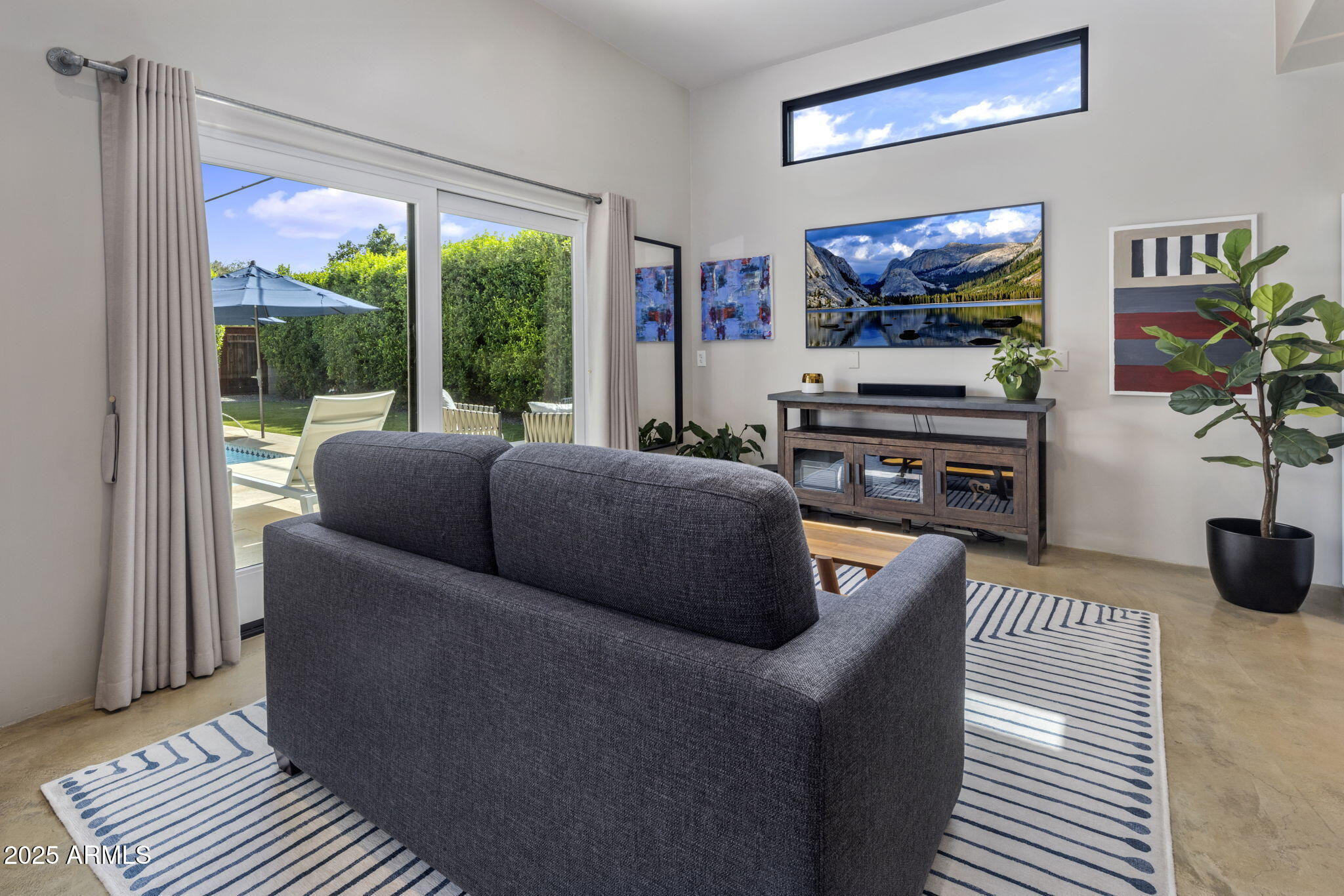 219 East Oregon Avenue Phoenix, AZ 85012 - Photo 29 of 37 Guest House Living Rm