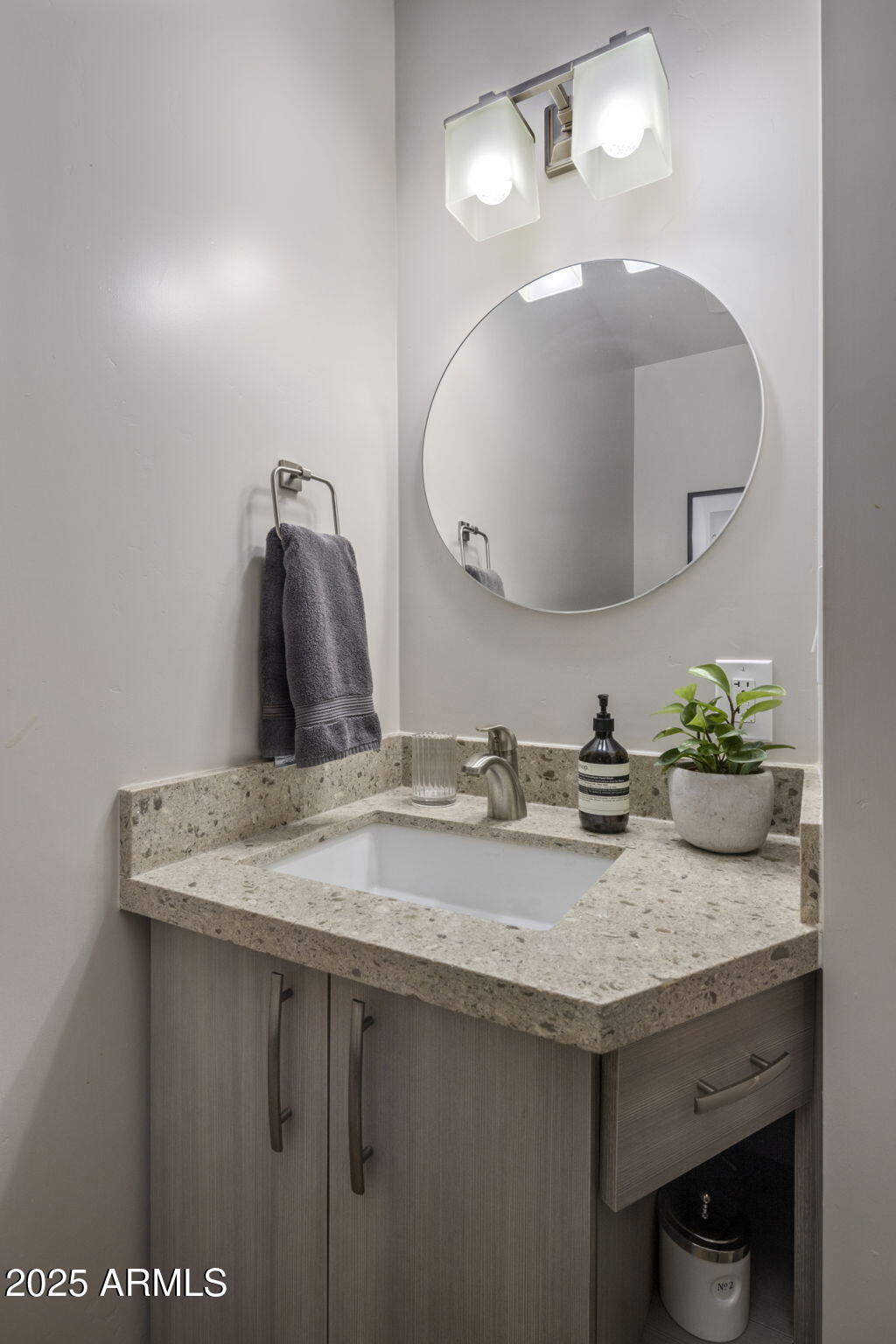 219 East Oregon Avenue Phoenix, AZ 85012 - Photo 32 of 37 Guest House Bath