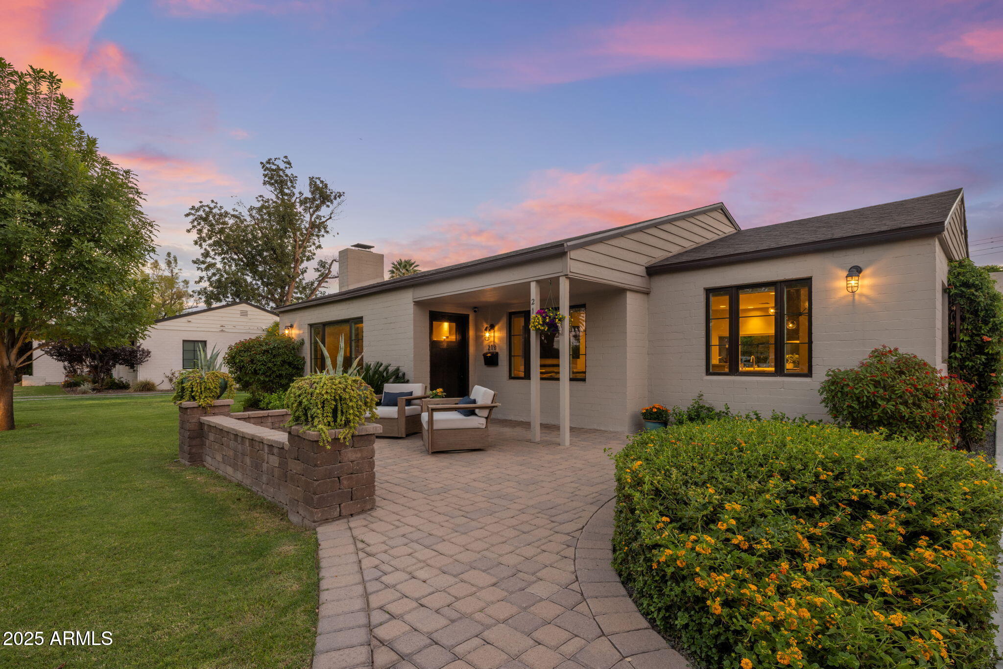 219 East Oregon Avenue Phoenix, AZ 85012 - Photo 3 of 37 Windsor Square Charm