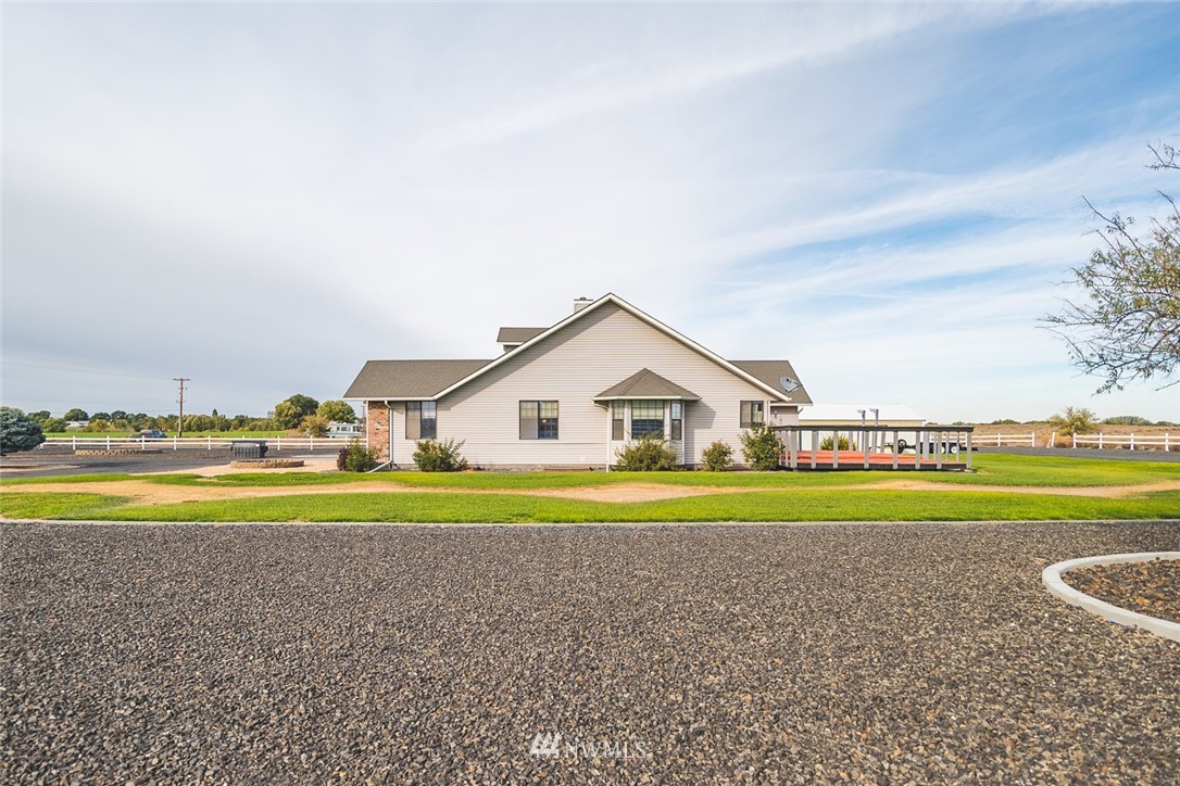 1321 Ne Road East Moses Lake, WA 98837 - Photo 6 of 40 Gallery Image 6