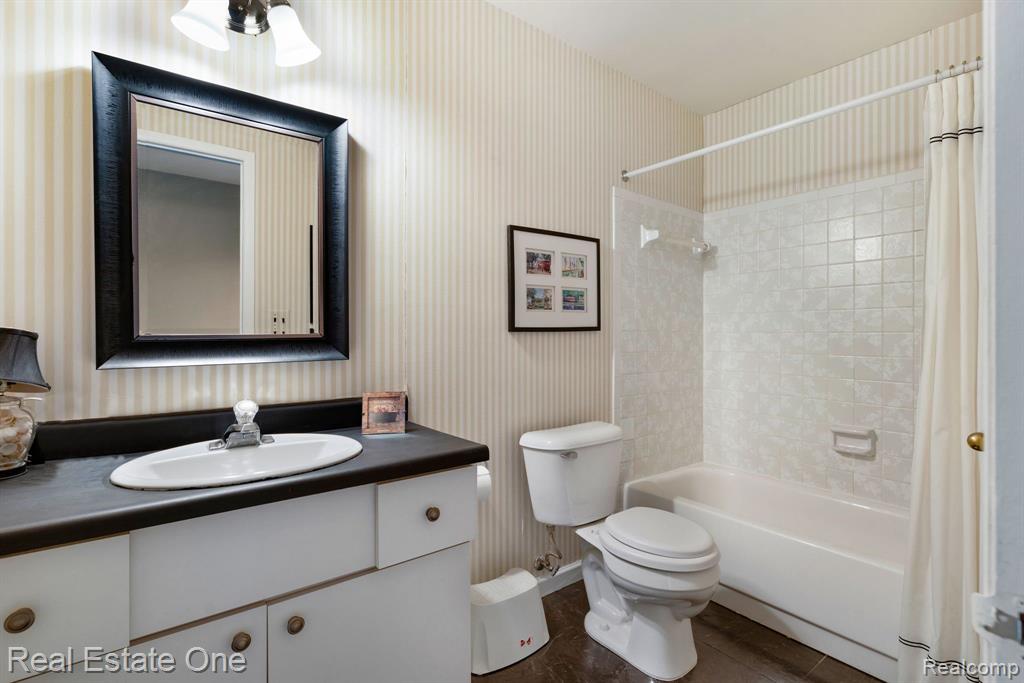 63 Stratford Lane Rochester Hills, MI 48309 - Photo 19 of 30