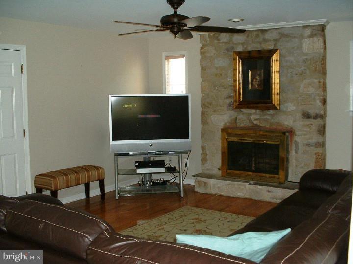 412 Doe Run Lane Springfield, PA 19064 - Photo 17 of 24 Gallery Image 17