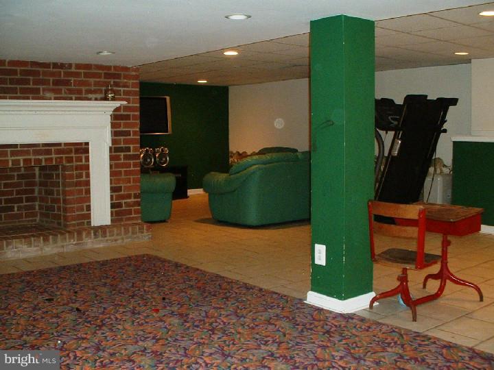 412 Doe Run Lane Springfield, PA 19064 - Photo 19 of 24 Gallery Image 19