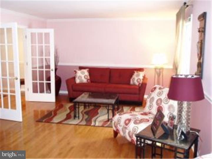 412 Doe Run Lane Springfield, PA 19064 - Photo 7 of 24 Gallery Image 7