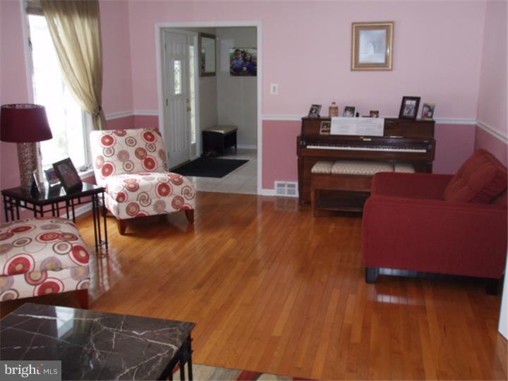 412 Doe Run Lane Springfield, PA 19064 - Photo 8 of 24 Gallery Image 8