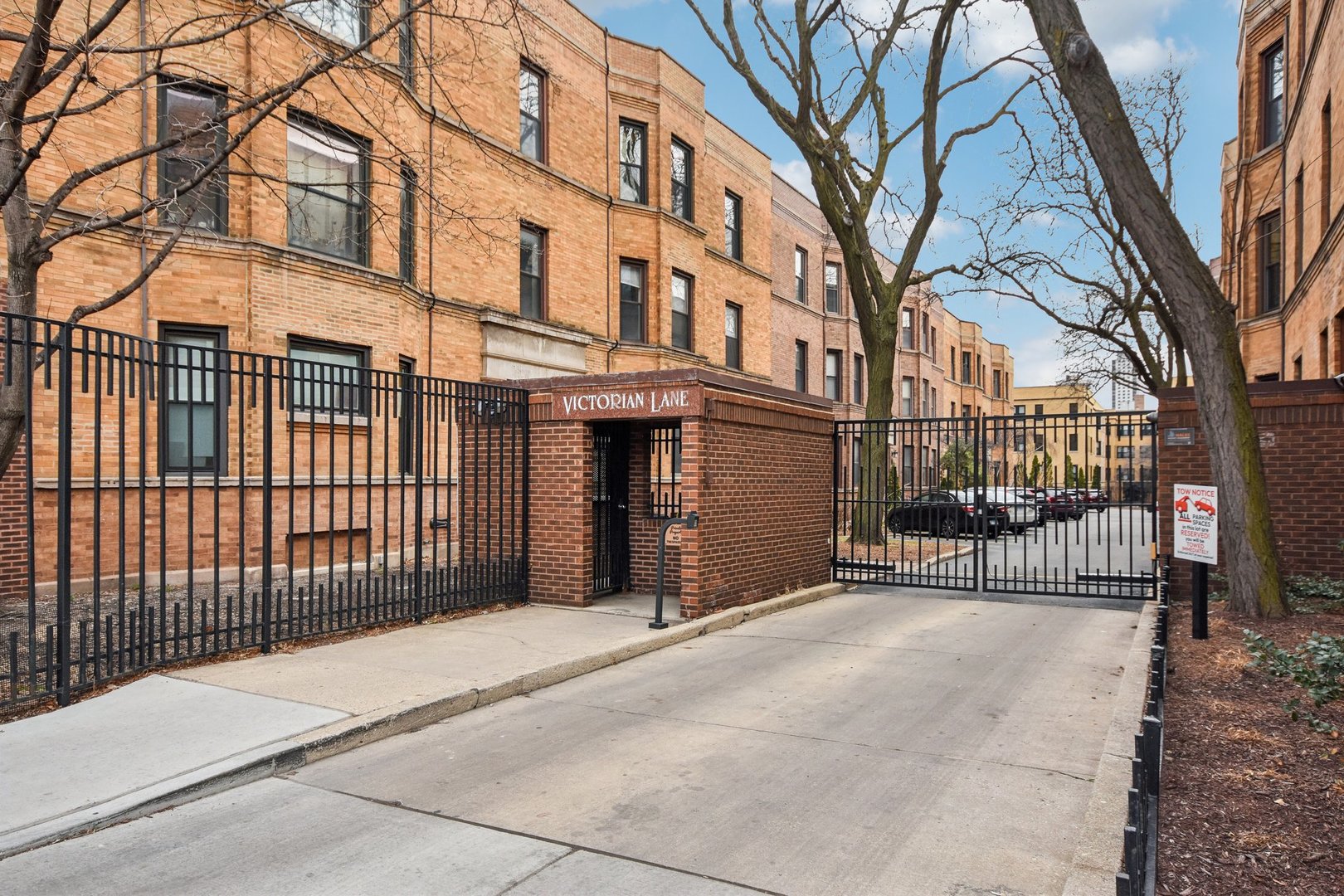 744 West California Terrace, Unit 1 Chicago, IL 60657 - Photo 1 of 18