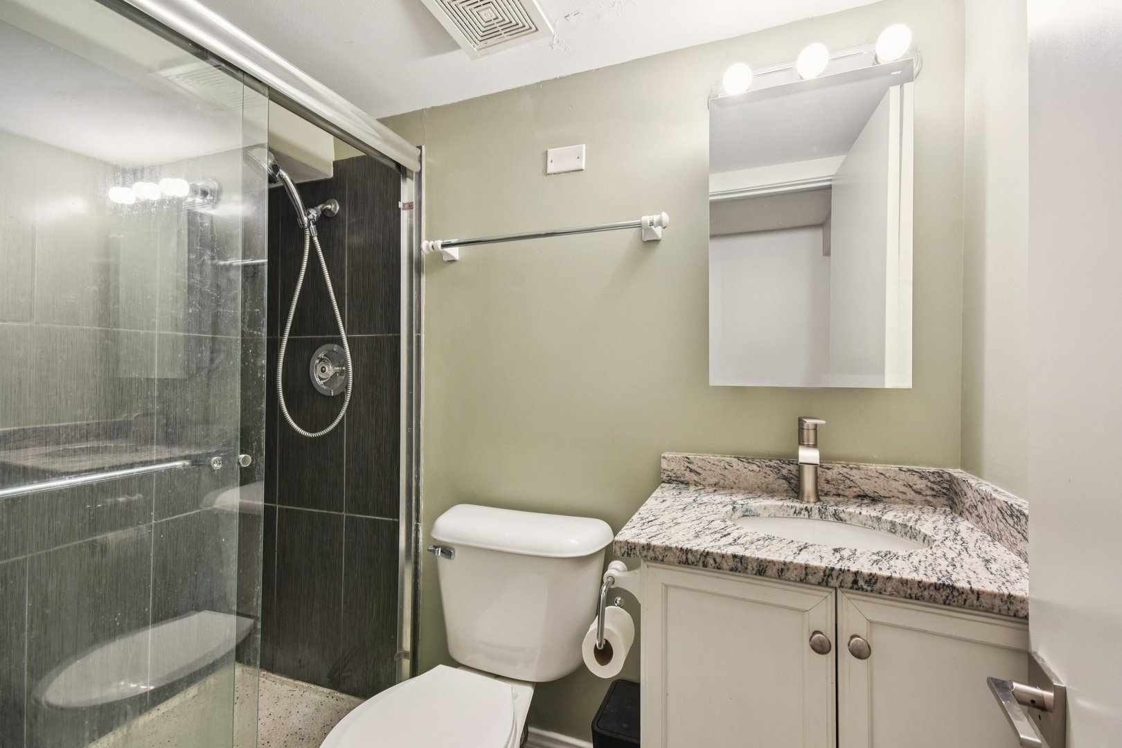 744 West California Terrace, Unit 1 Chicago, IL 60657 - Photo 16 of 18