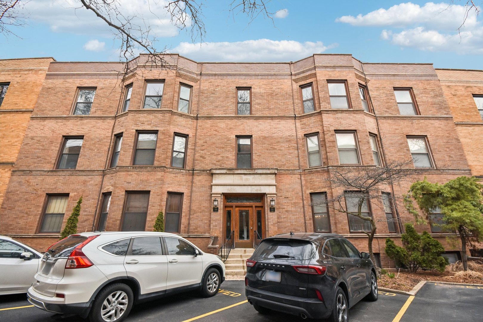 744 West California Terrace, Unit 1 Chicago, IL 60657 - Photo 2 of 18