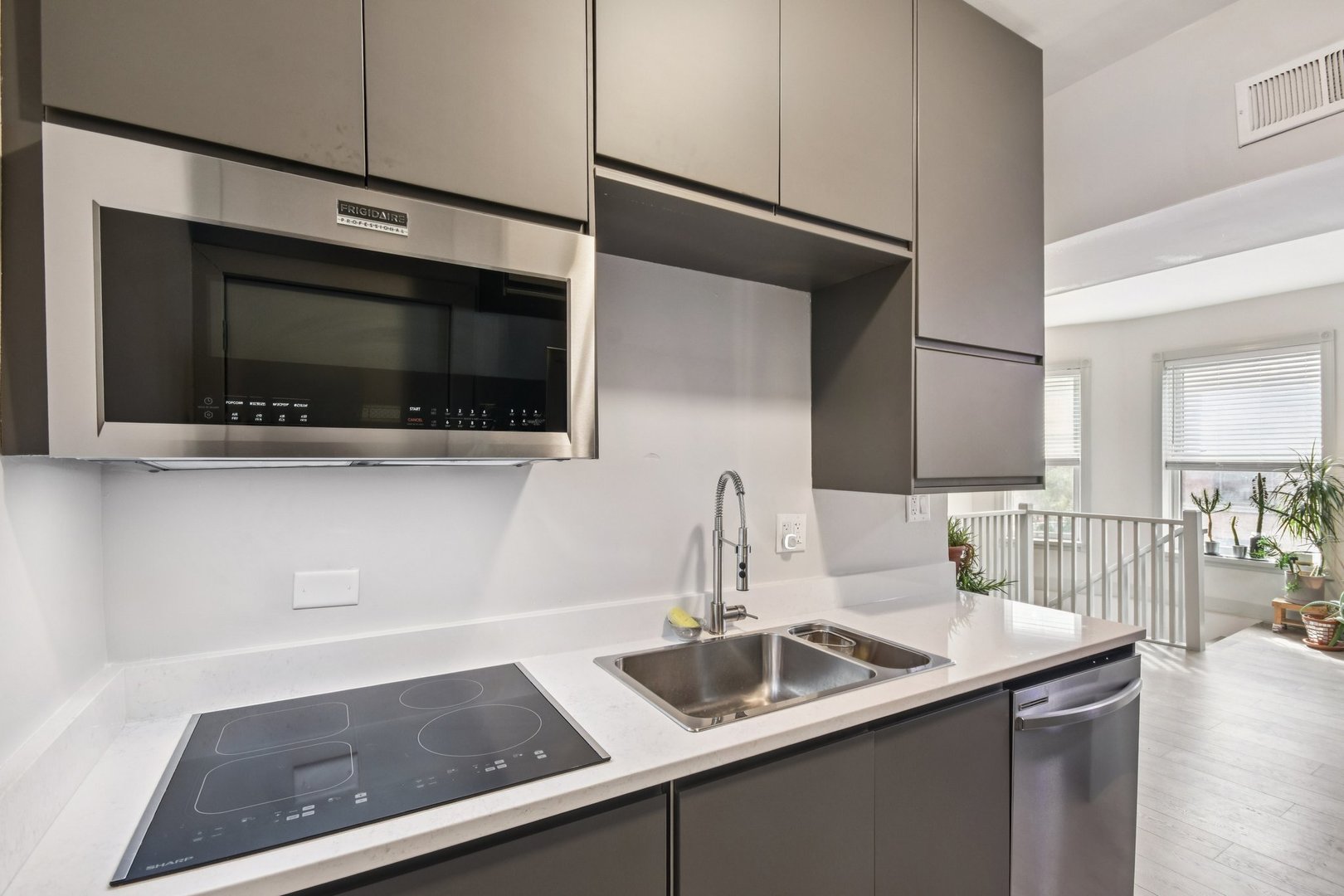 744 West California Terrace, Unit 1 Chicago, IL 60657 - Photo 8 of 18