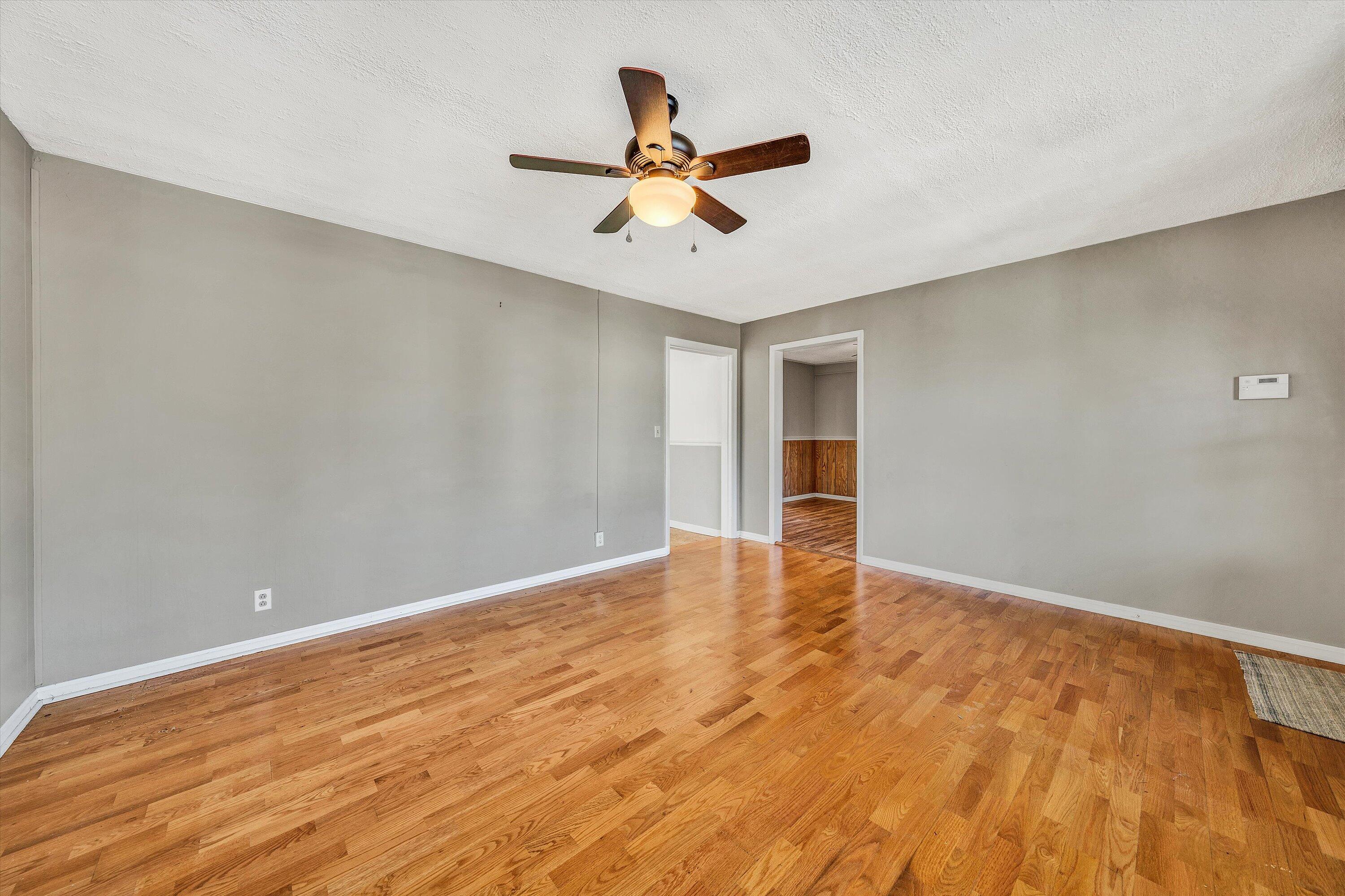 3531 Hemingway Road Roanoke, VA 24014 - Photo 8 of 32 08-DSC00037