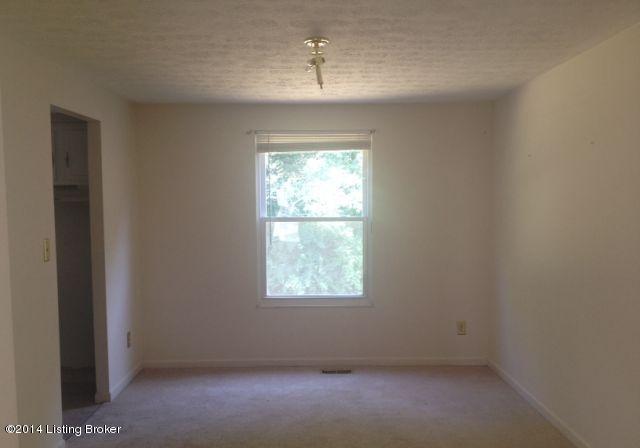 6311 Overton Road Louisville, KY 40228 - Photo 8 of 12 DINING AREA