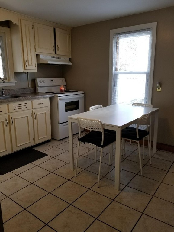 120 Savoy Avenue Springfield, MA 01104 - Photo 3 of 10 Gallery Image 3